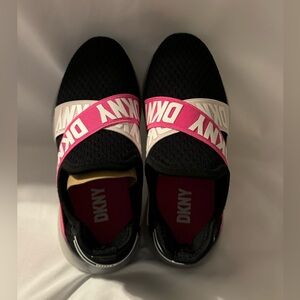 DKNY LANDON GABBY
Color Black